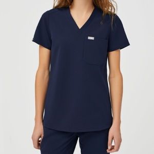 NWT Figs Catarina One-Pocket Scrub Top Navy Medium